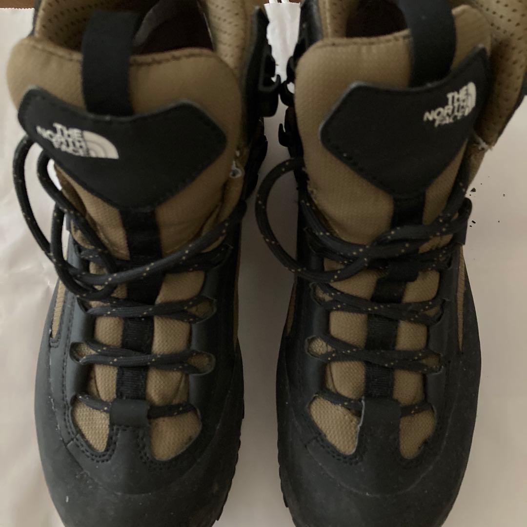 THE NORTH FACE トレッキングシューズ 黒/カーキ THE NORTH FACE トレッキングシューズ 黒/カーキ