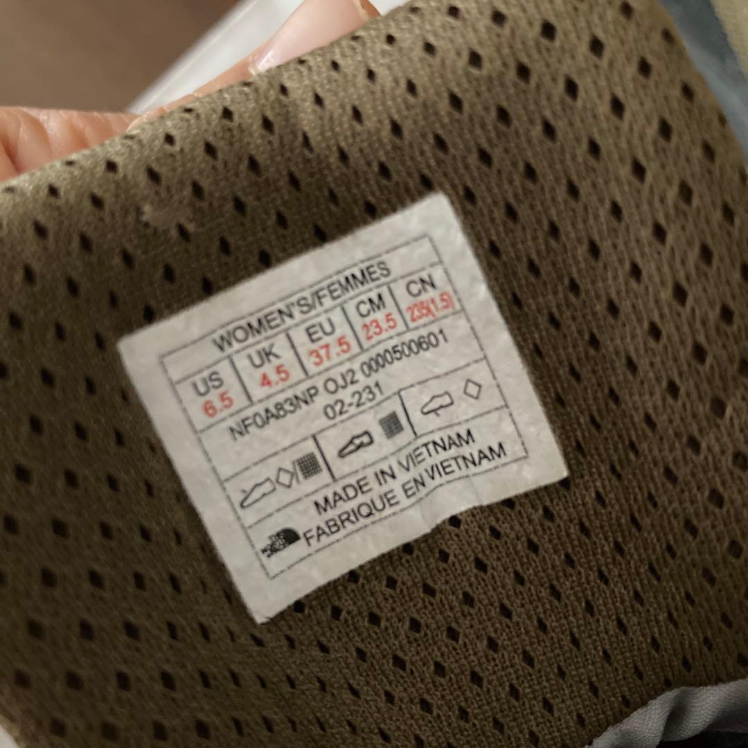 THE NORTH FACE トレッキングシューズ 黒/カーキ THE NORTH FACE トレッキングシューズ 黒/カーキ