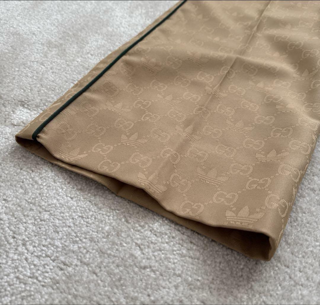 GUCCI ベージュ パンツ