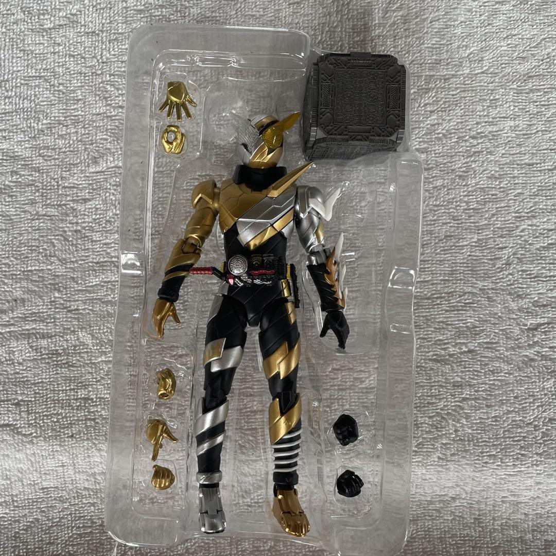 S.H.Figuarts 仮面ライダービルドラビットドラゴン　メタルクラスタ