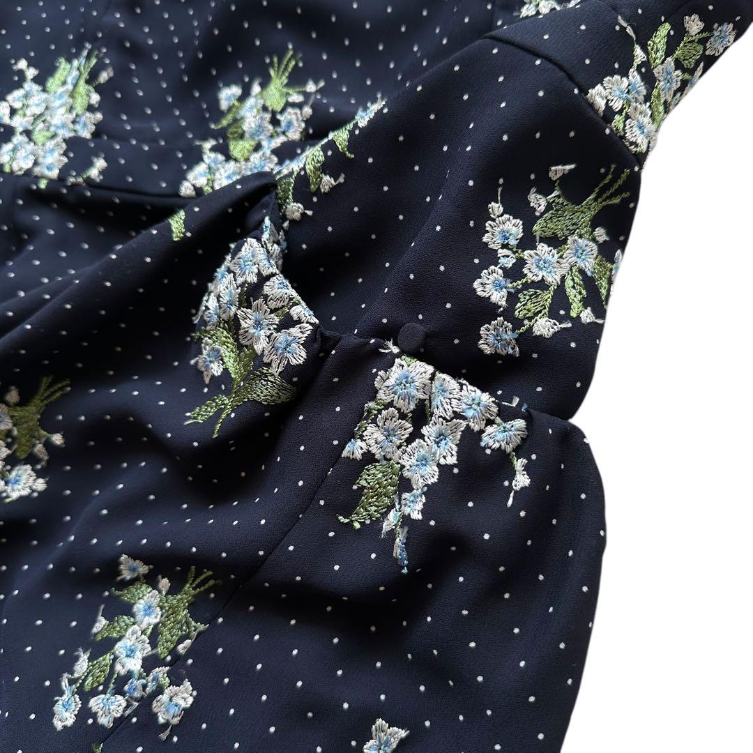 TOCCA 未使用タグ付 DANCING RAIN 刺繍ワンピース 花柄 ドット TOCCA 未使用タグ付 DANCING RAIN 刺繍ワンピース 花柄 ドット