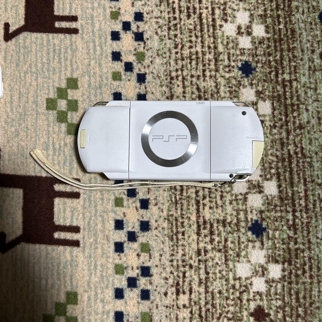 PSP BLACK 本体と充電器 PSP本体 ブラック 充電器 ケース付き - メルカリ