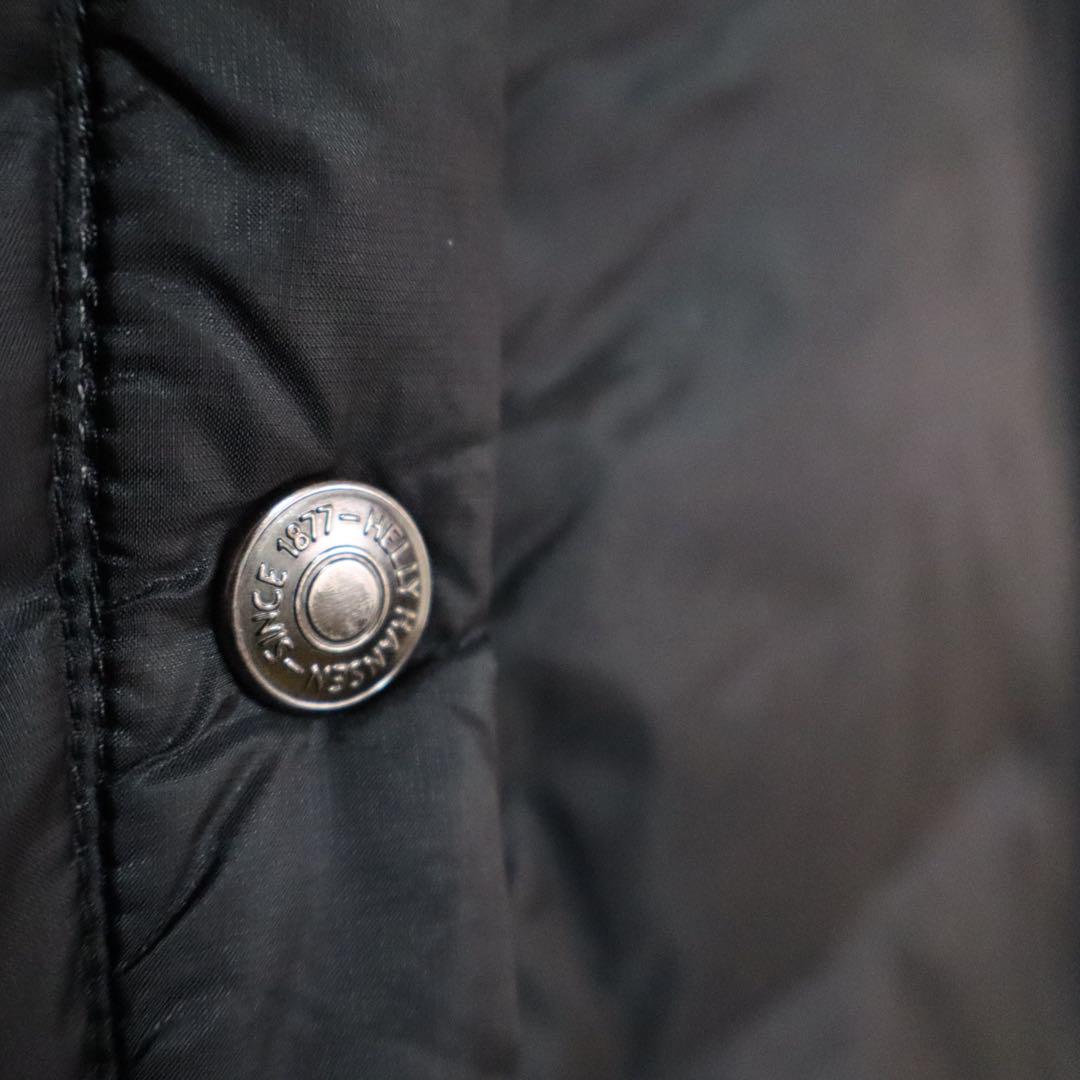 【極美品】HELLY HANSEN ロゴ刺繍 襟デザイン 中綿 ダウンベスト 極美品】HELLY HANSEN ロゴ刺繍 襟デザイン 中綿 ダウンベスト