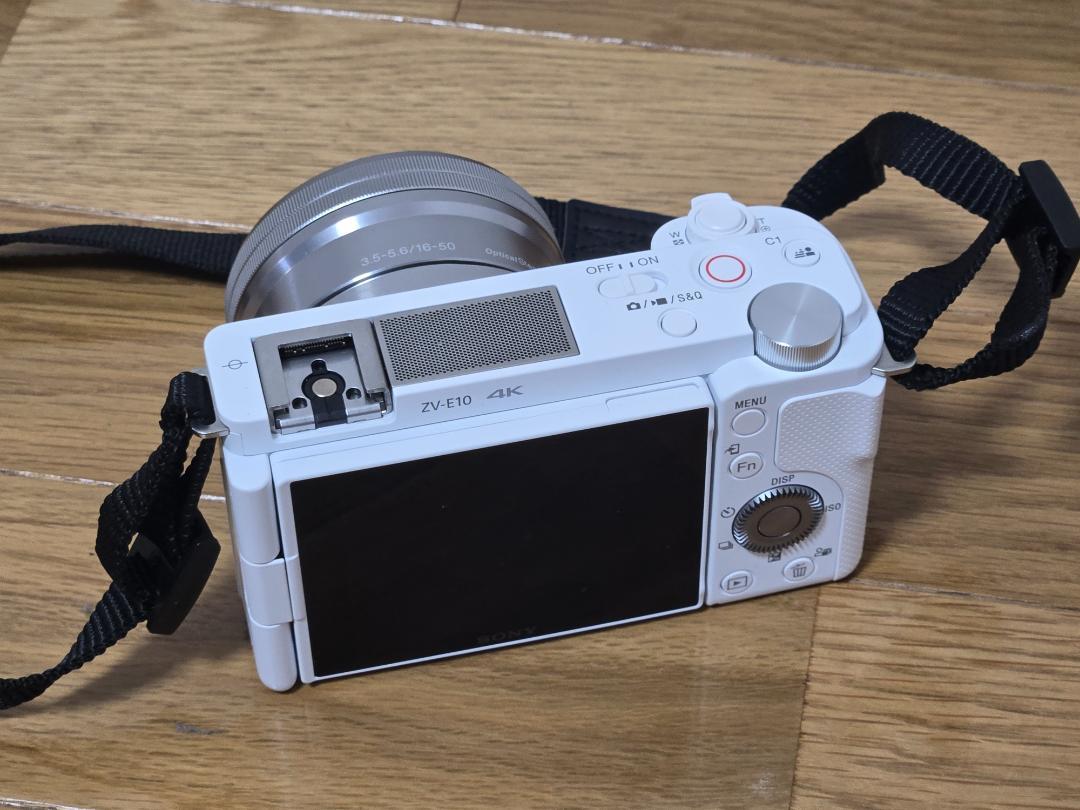 Sony ZV-E10 白　美品　ポーチ、ストラップ、USBケーブル付