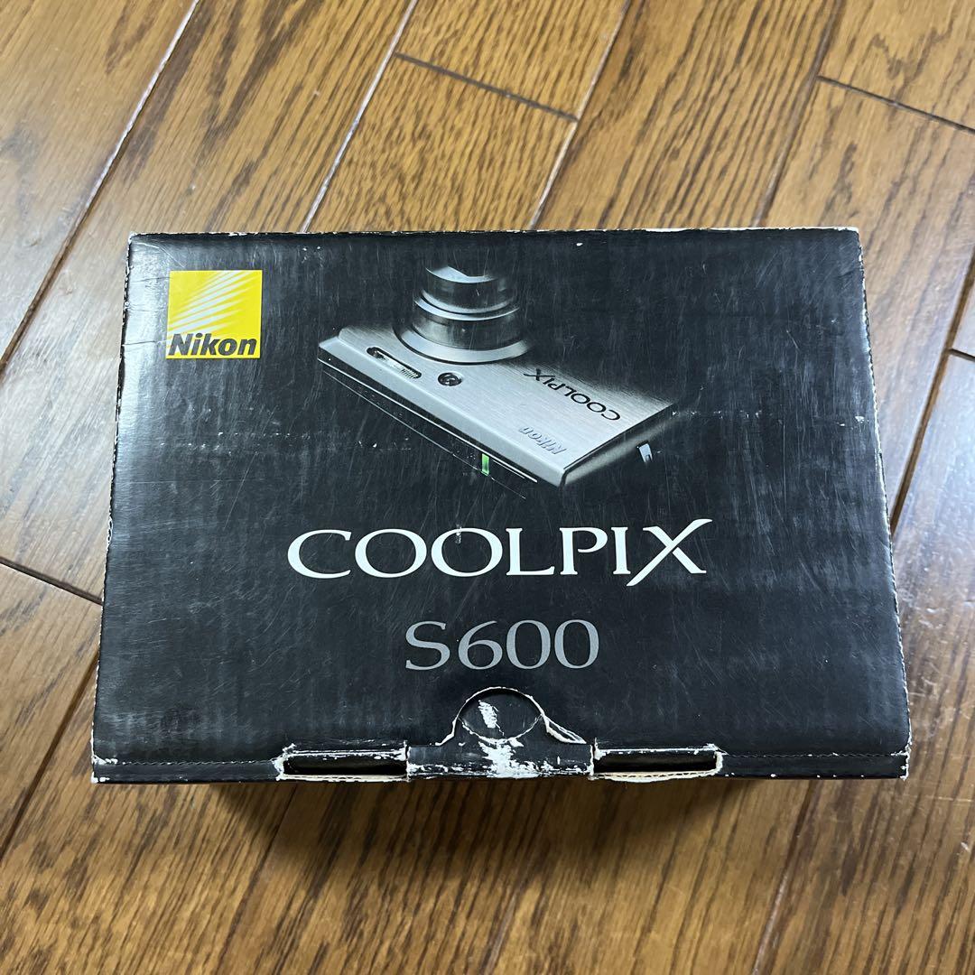 【送料無料】Nikon COOLPIX S600 シルバー
