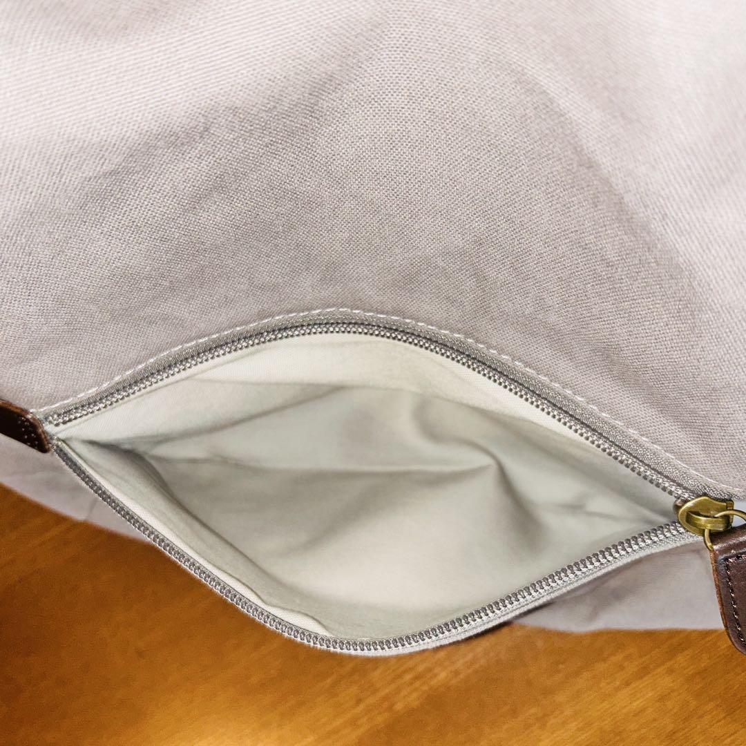 美品 ダコタ ファレル リュック サイドファスナー ダブルバックル 本革