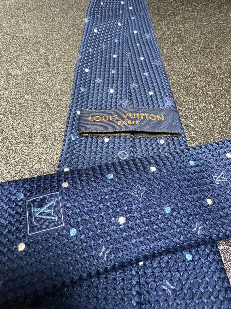 《極美品》 LOUIS VUITTON ネクタイ モノグラム ドット ネイビー 《極美品》 LOUIS VUITTON ネクタイ モノグラム ドット ネイビー
