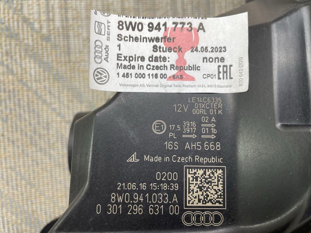 アウディ A4 8W 左 ライト8W0941033A 8W0941773A