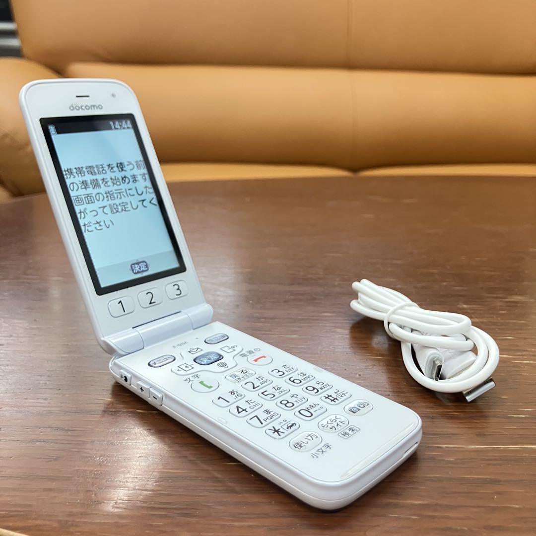 ドコモ F-01M らくらくホン ホワイトカラー FUJITSU　利用制限〇 白色 ドコモ F-01M(8G)らくらくホン FUJITSU 利用制限〇 - メルカリ