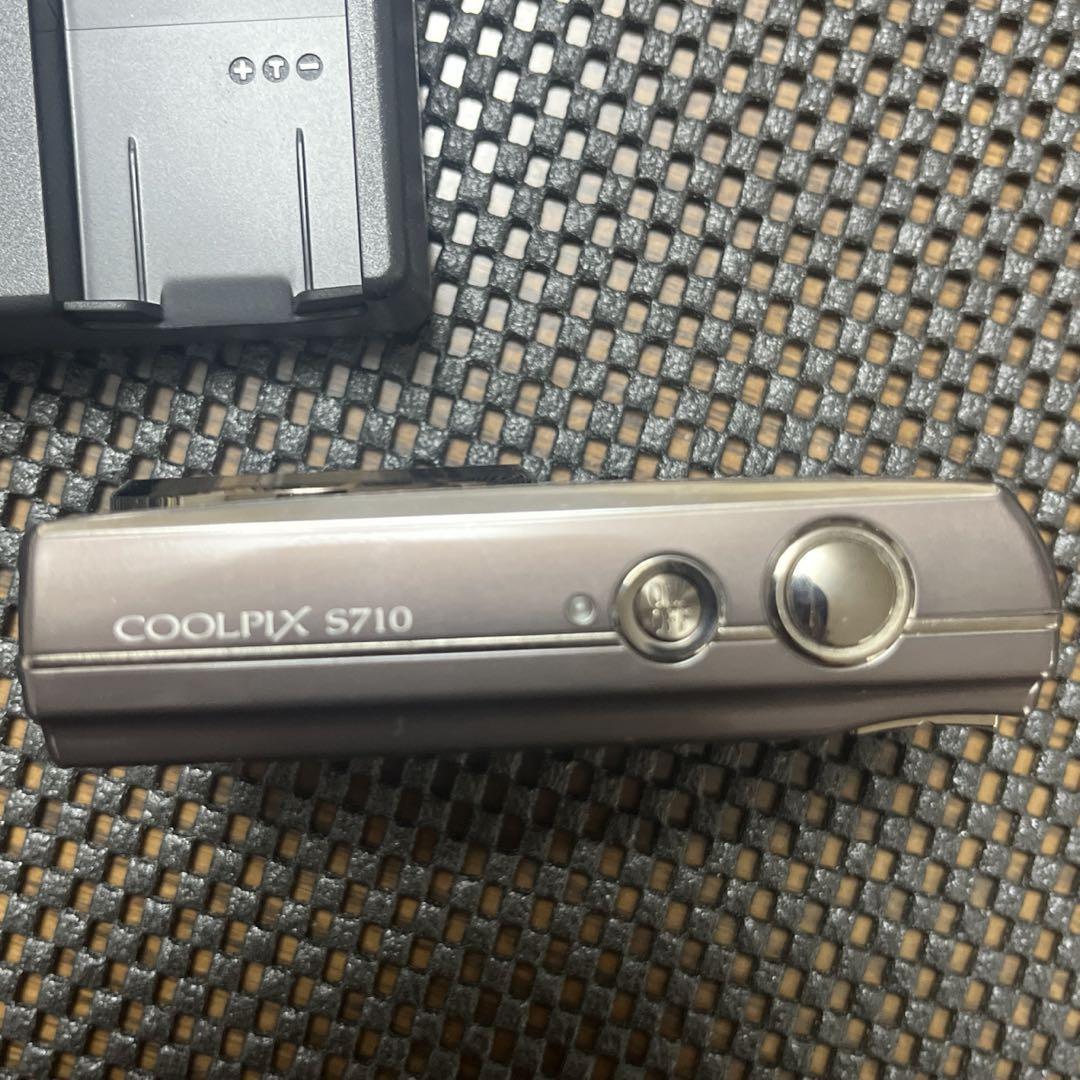 デジタルカメラ　Nikon ニコン COOLPIX S710