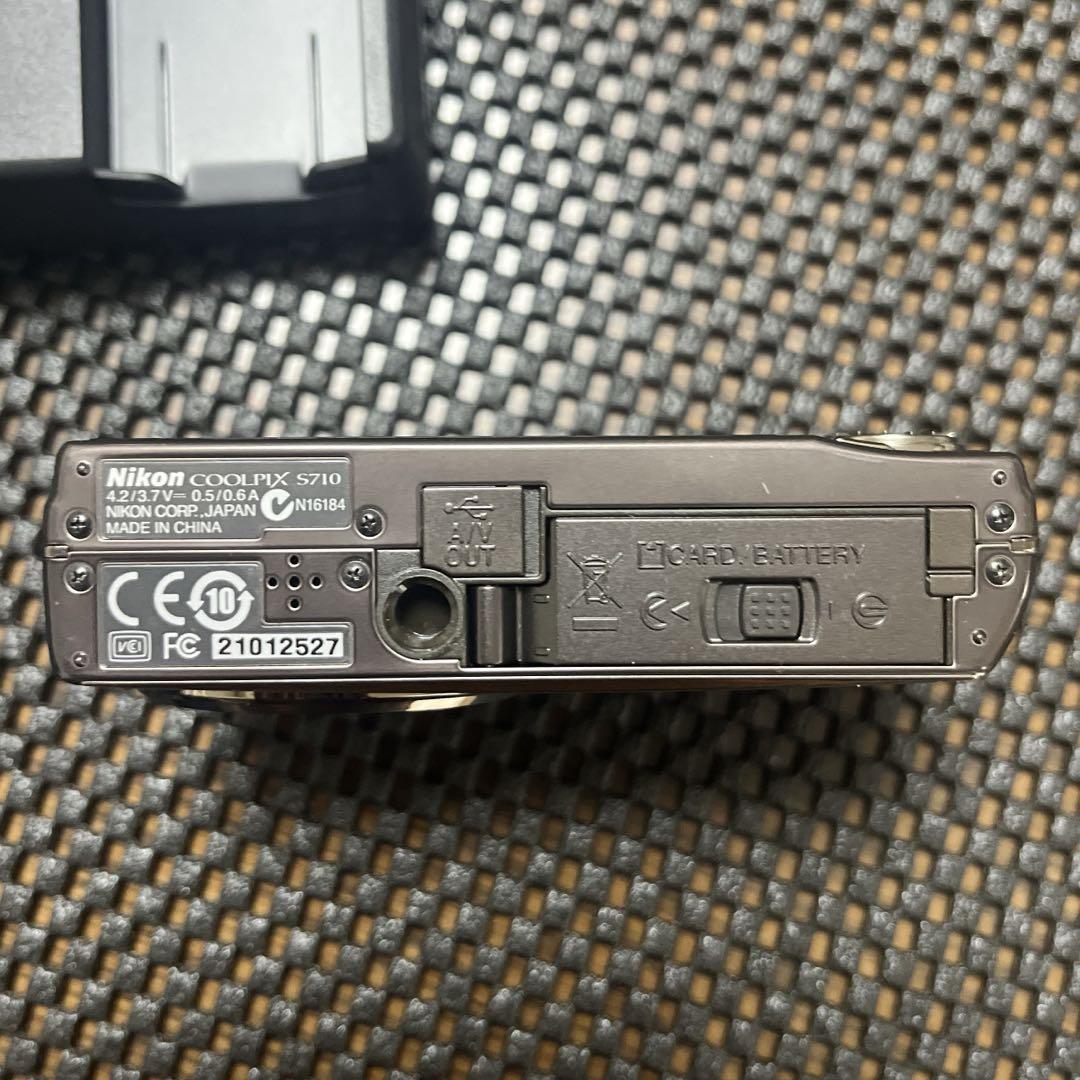 デジタルカメラ　Nikon ニコン COOLPIX S710