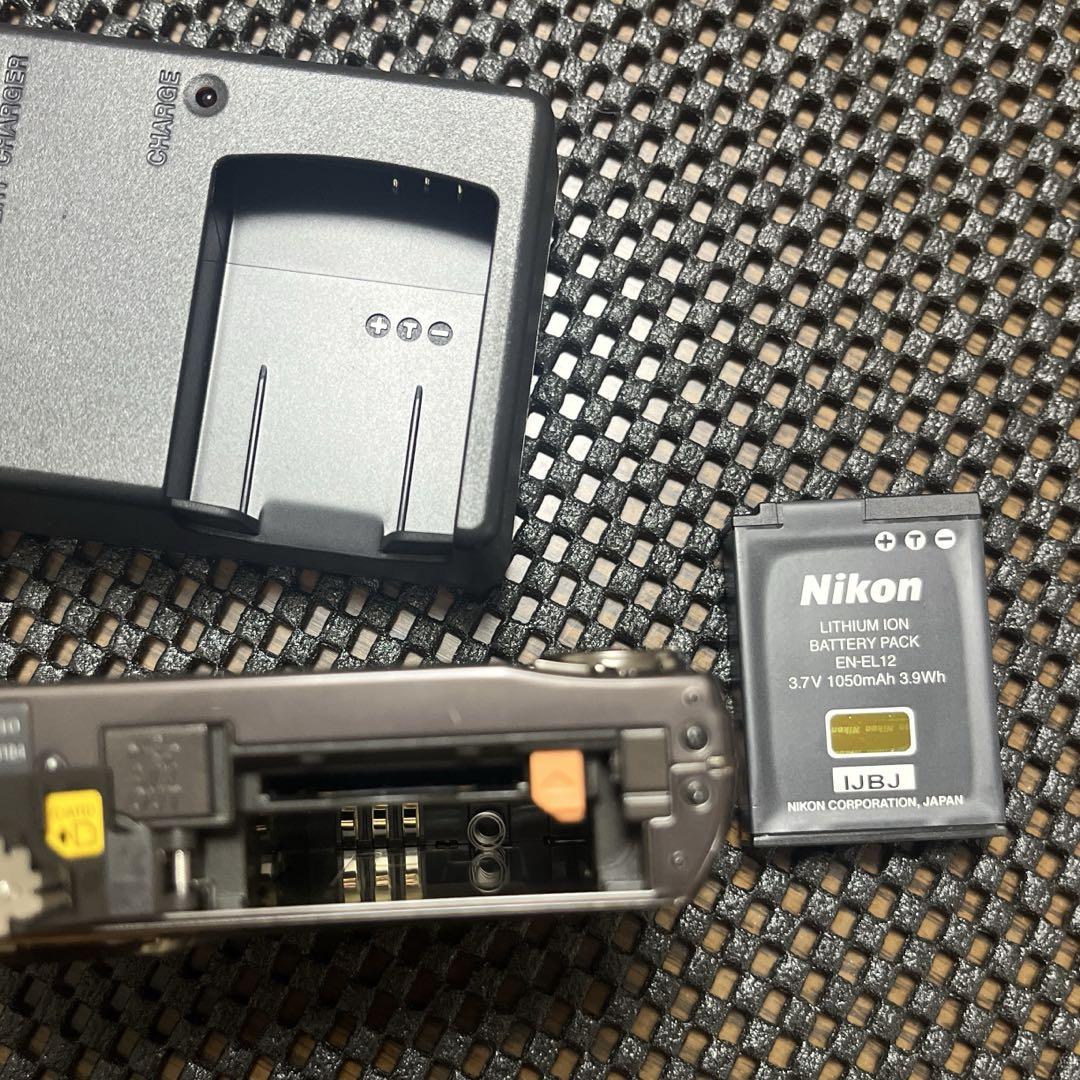 デジタルカメラ　Nikon ニコン COOLPIX S710