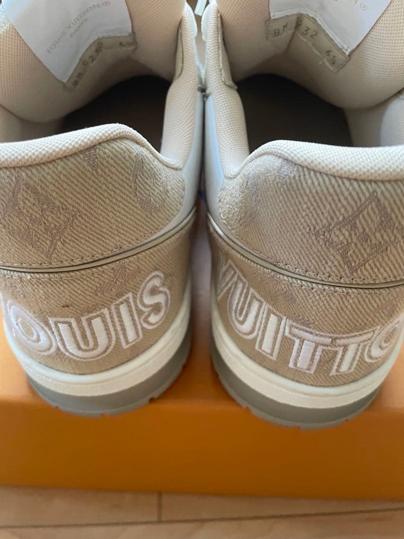 LOUIS VUITTON トレイナースニーカー ベージュ×白 LOUIS VUITTON トレイナースニーカー ベージュ×白