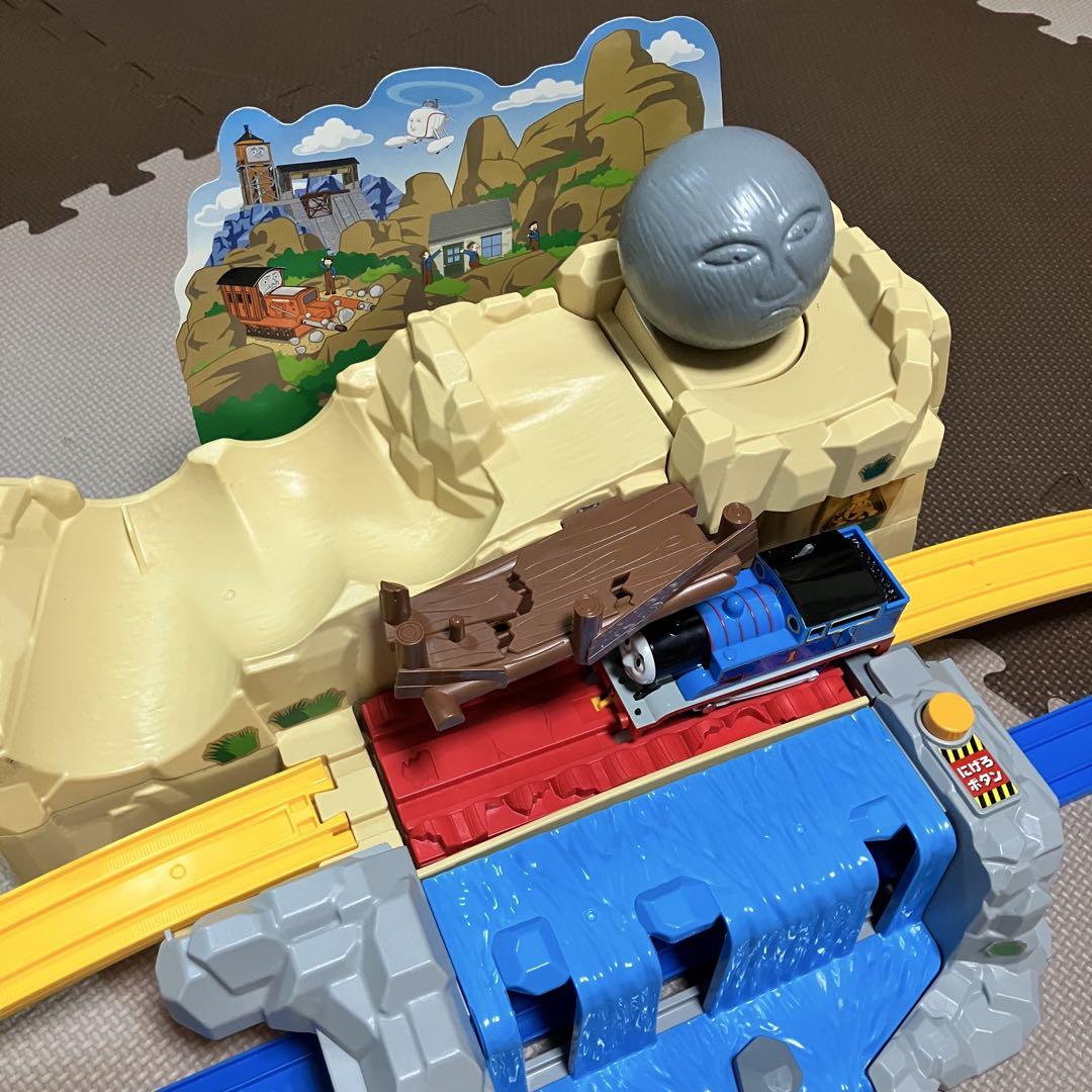 プラレール　トーマスシリーズ　ボルダーのゴロゴロ山セット　岩　石
