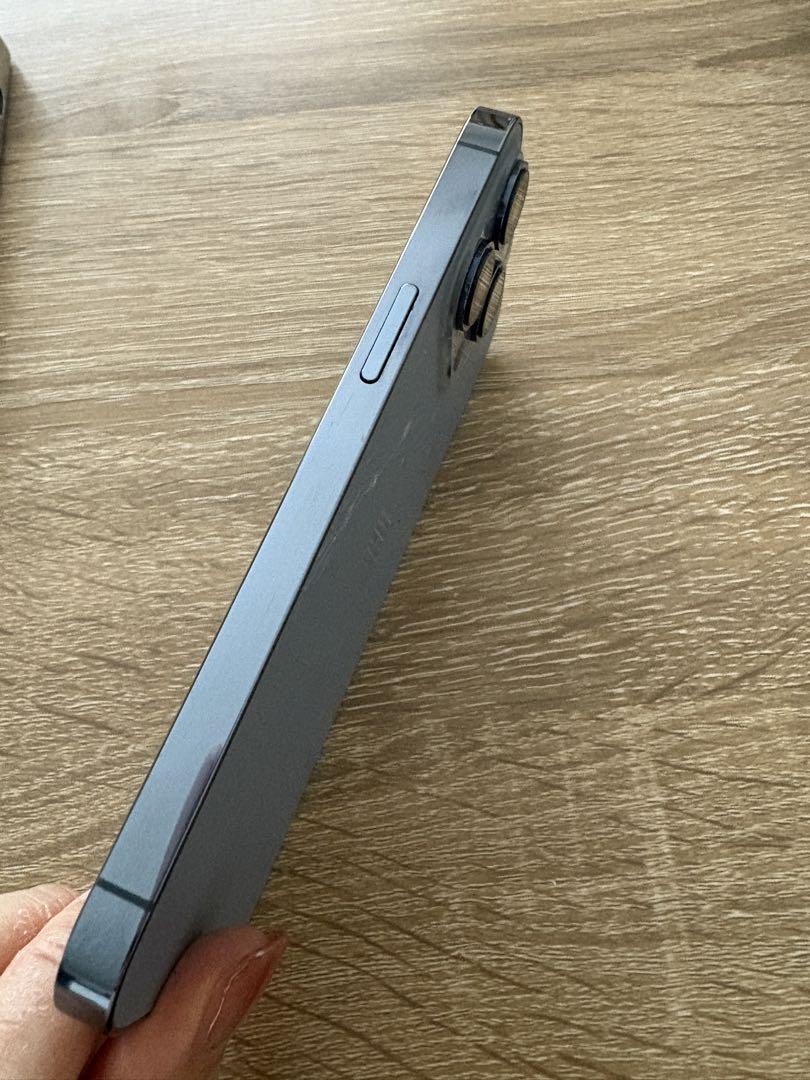 Apple iPhone 13 Pro 青 ケース付き