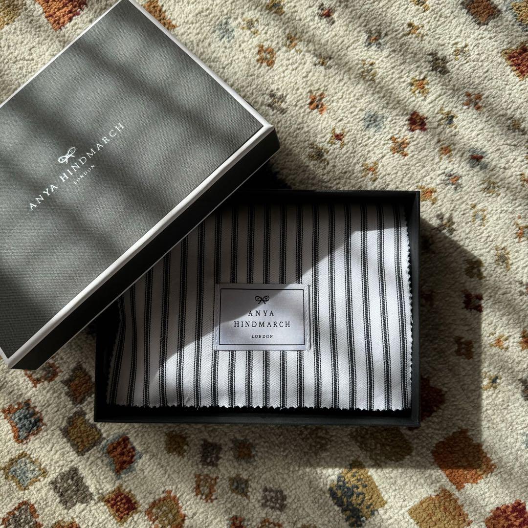 ANYA HINDMARCH シルバーポーチ 49,500円→20,000円