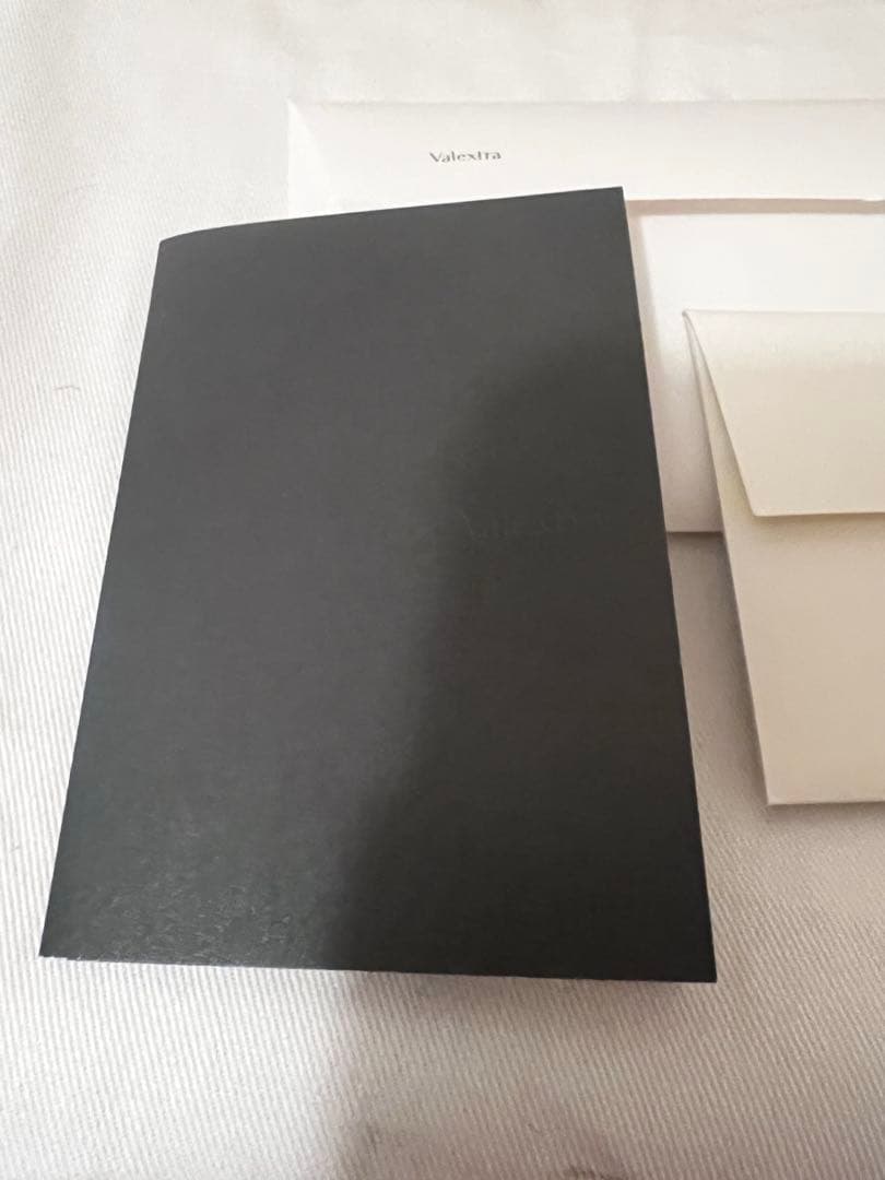 Valextra イジィデ ホワイト ミディアム Valextra イジィデ ホワイト ミディアム