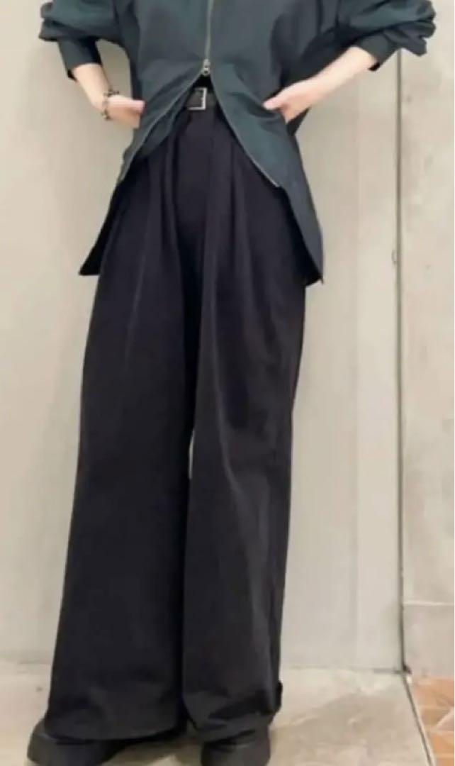 フロムファーストミュゼ　店舗限定　タックワイドチノパンツ　黒　Mサイズ　23aw