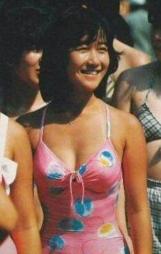 岡田有希子の水泳大会での貴重なオフショット10枚A4写真ラミネート　水着　昭和 岡田有希子の水泳大会での貴重なオフショット10枚A4写真