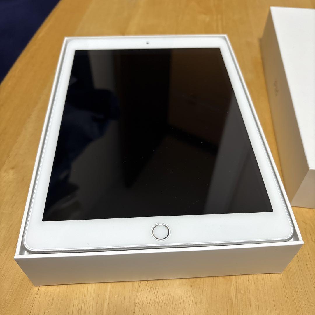 美品！Apple iPad 第6世代本体 シルバー 32GB Wi-Fiモデル Amazon.co.jp: 【整備済み品】 Apple iPad (第6世代) Wi-Fi +