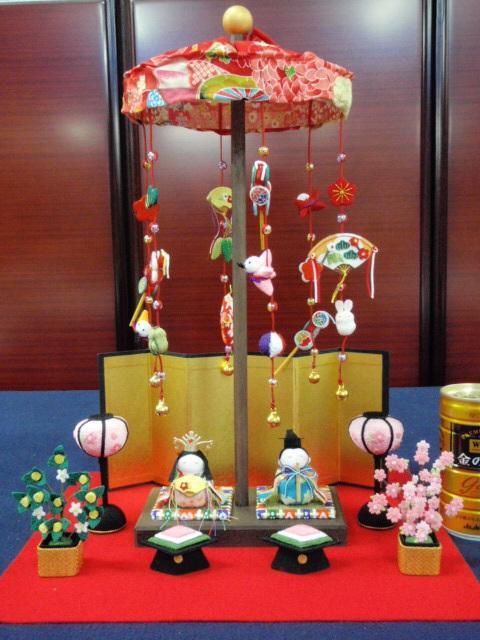 八重の衣のお雛様付雛御殿】