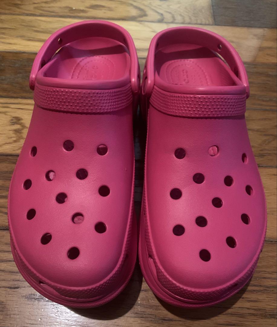 Crocs ピンク クロッグサンダル おまけジビッツ付き！！