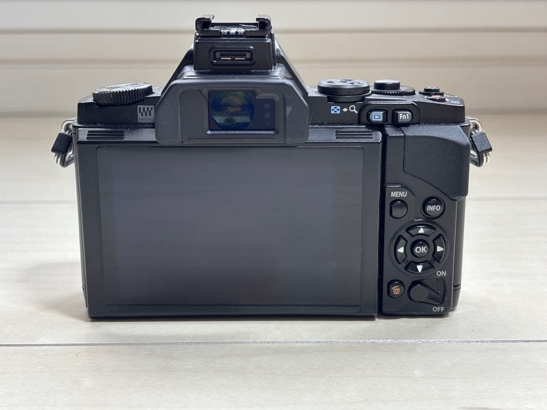 OLYMPUS OM-D E-M5 ブラック 動作確認済み 美品 ミラーレス一眼 OLYMPUS OM-D E-M5 ブラック 動作確認済み 美品 ミラーレス一眼