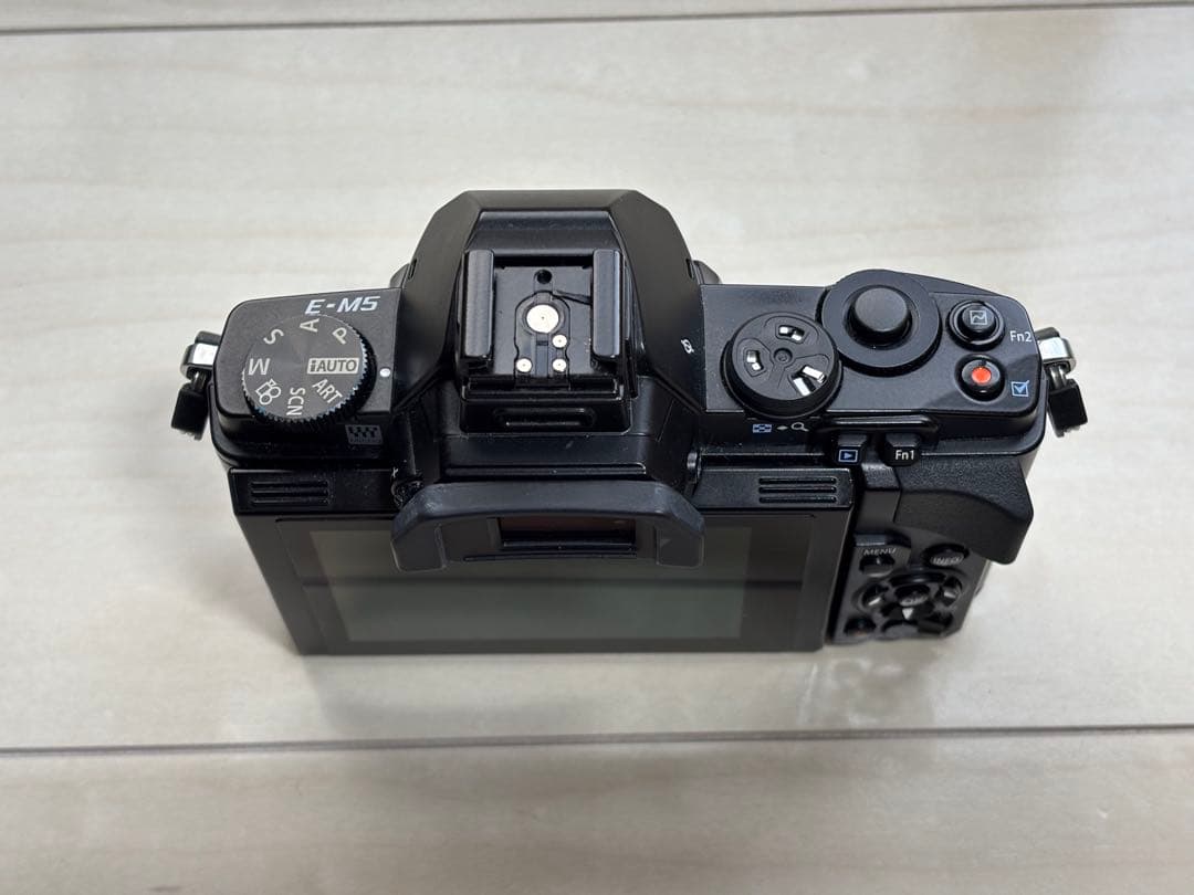 OLYMPUS OM-D E-M5 ブラック 動作確認済み 美品 ミラーレス一眼 OLYMPUS OM-D E-M5 ブラック 動作確認済み 美品 ミラーレス一眼
