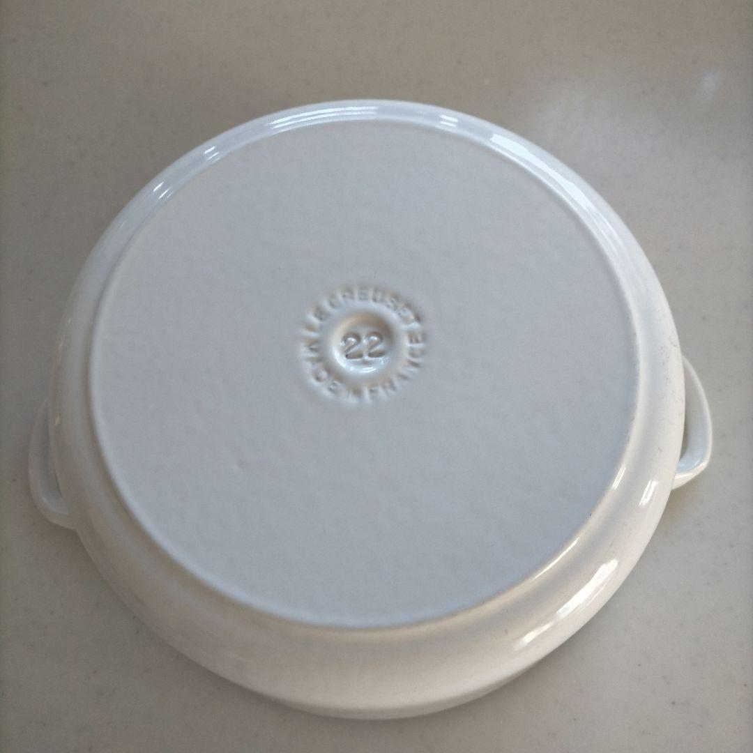 ル・クルーゼ（Le Creuset）シグニチャー ココット・ロンド 22cm 白