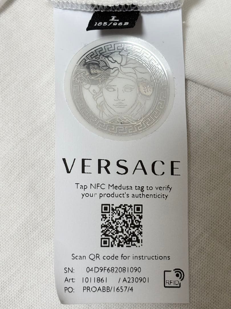 VERSACE メデューサプリントTシャツ VERSACE メデューサプリントTシャツ