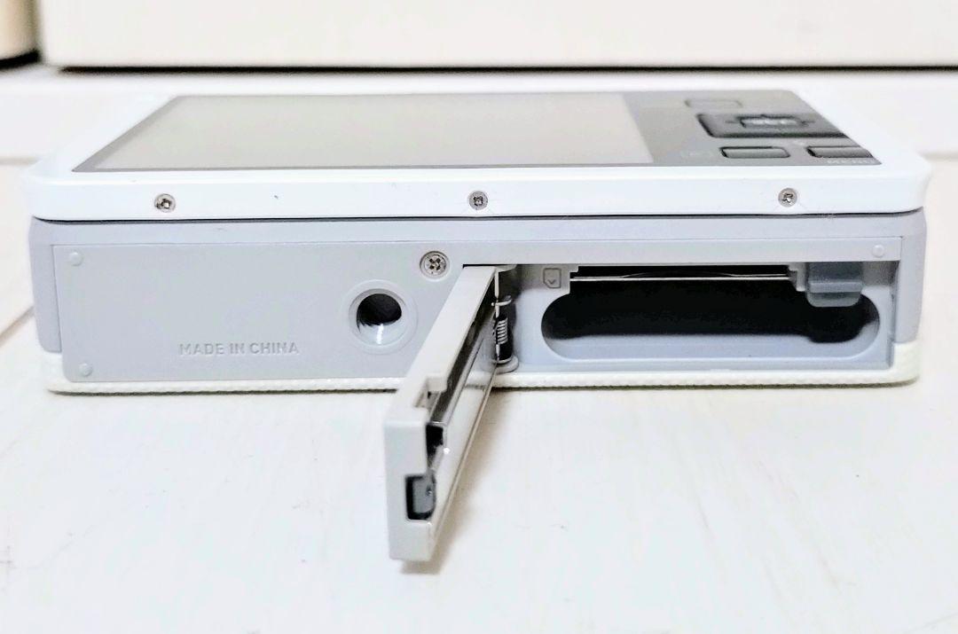 美咲　CASIO EXILIM EX-ZR50ホワイト