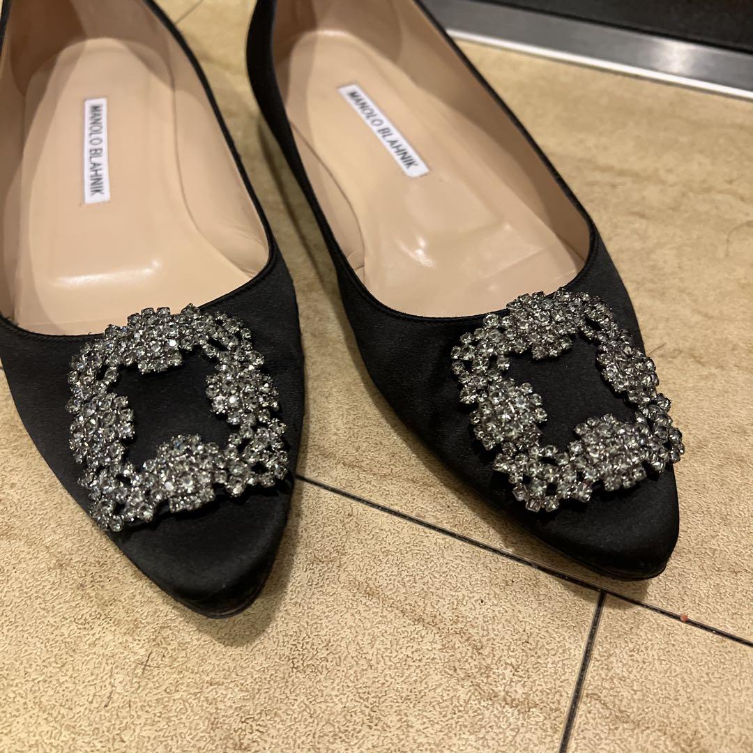 【美品】Manolo Blahnik ビジュー付きブラックパンプス