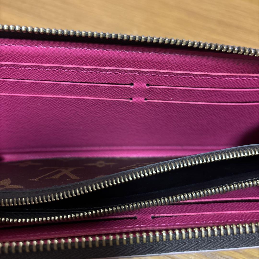 海外ブランド通販 公式サイト Louis Vuitton 長財布 ダークブラウン フラワーチャーム付き 小物