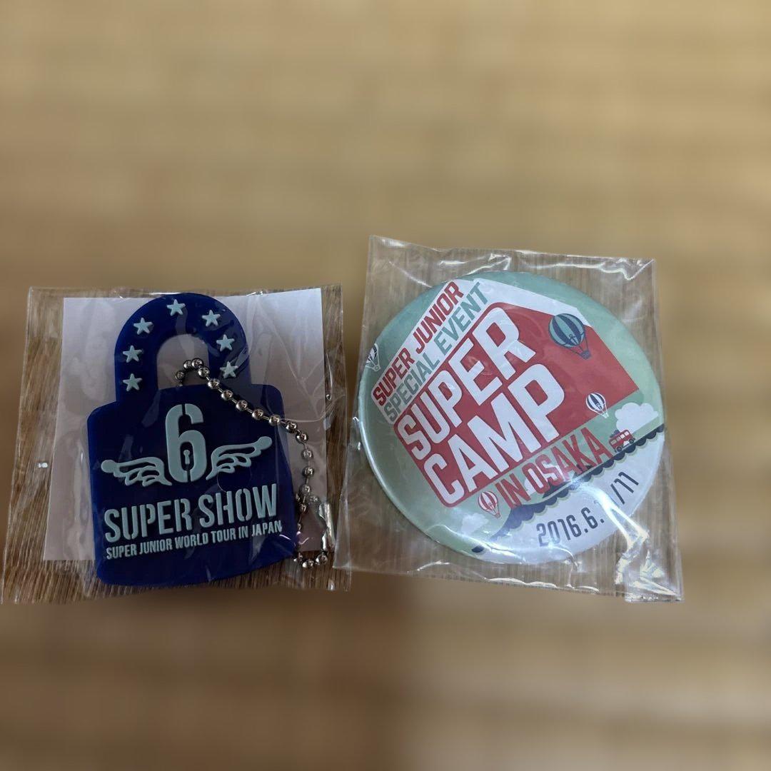 SUPER JUNIOR キーホルダーと缶バッジセット - メルカリ
