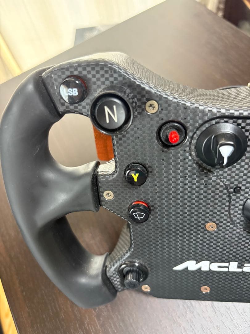 ファナテツク　レーシングステアリング Xbox互換