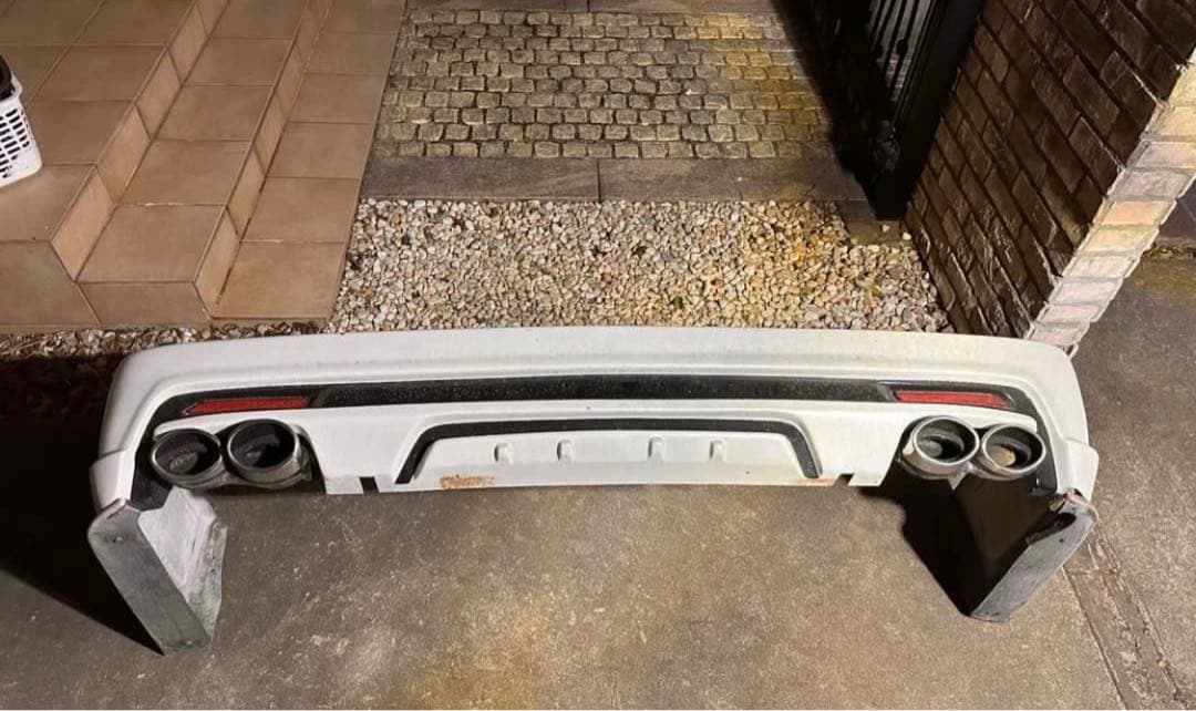 専門店では ハイエース リアバンパー カスタムベースに… 外装、エアロ