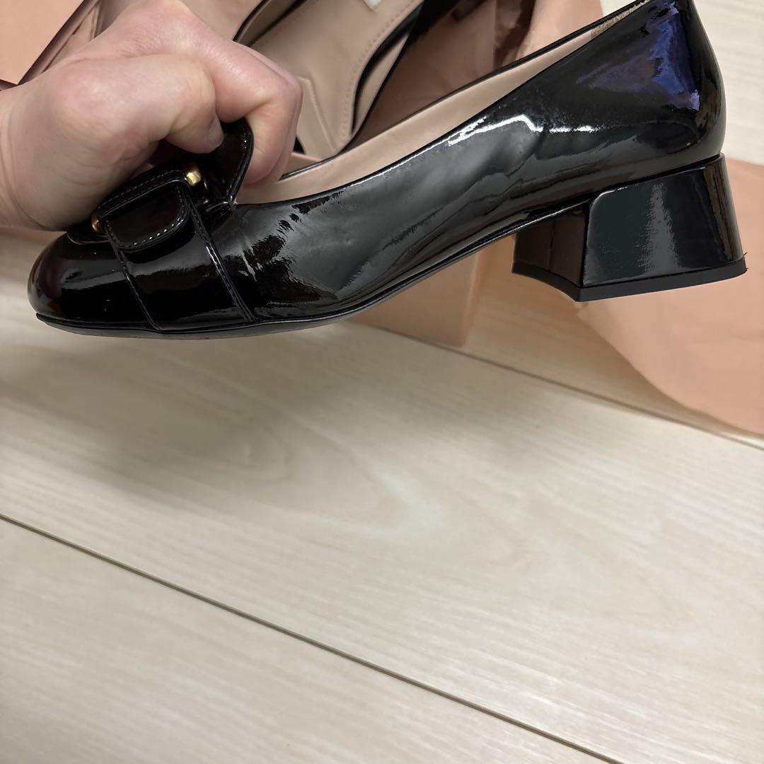 y*i様 正規品❣️ミュウミュウ ロゴバックル スクエアトゥ パンプス