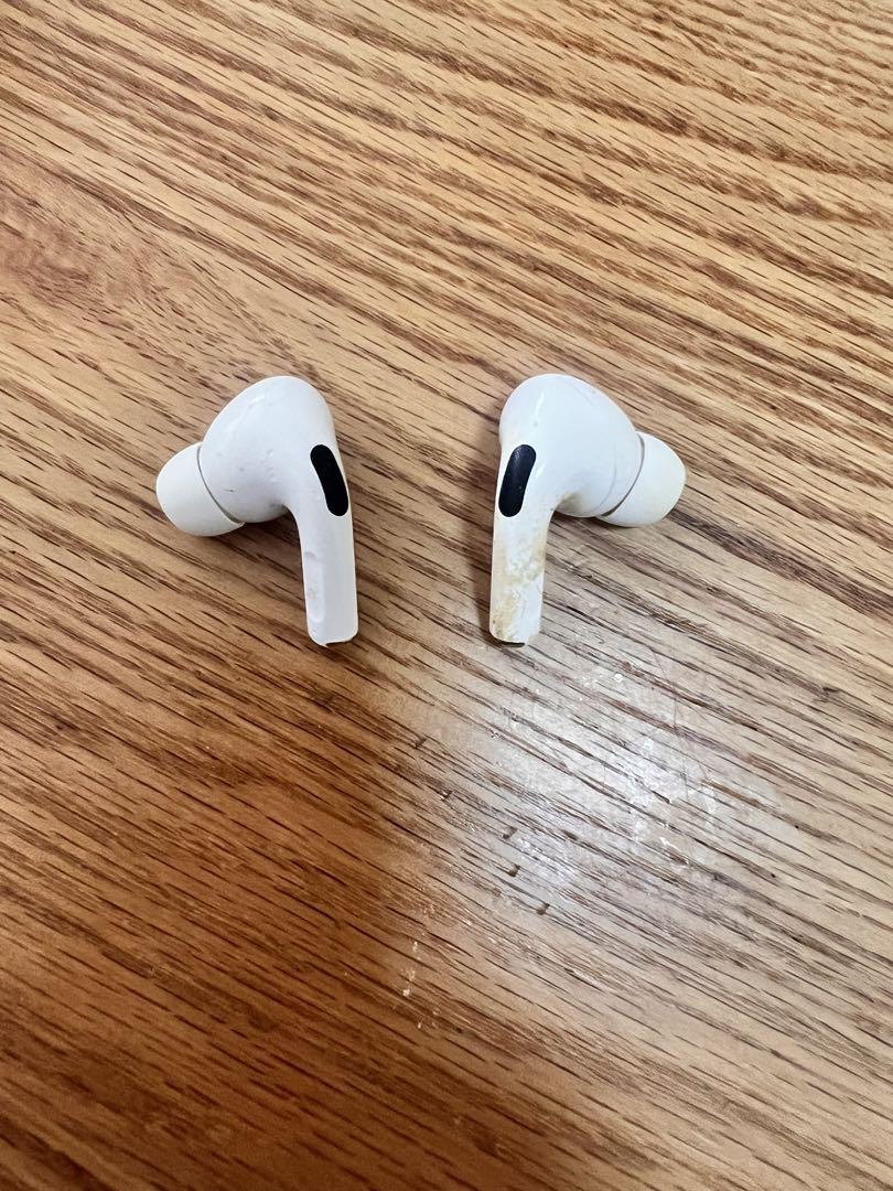 Apple AirPods Pro 箱と新品のSアタッチメント付き