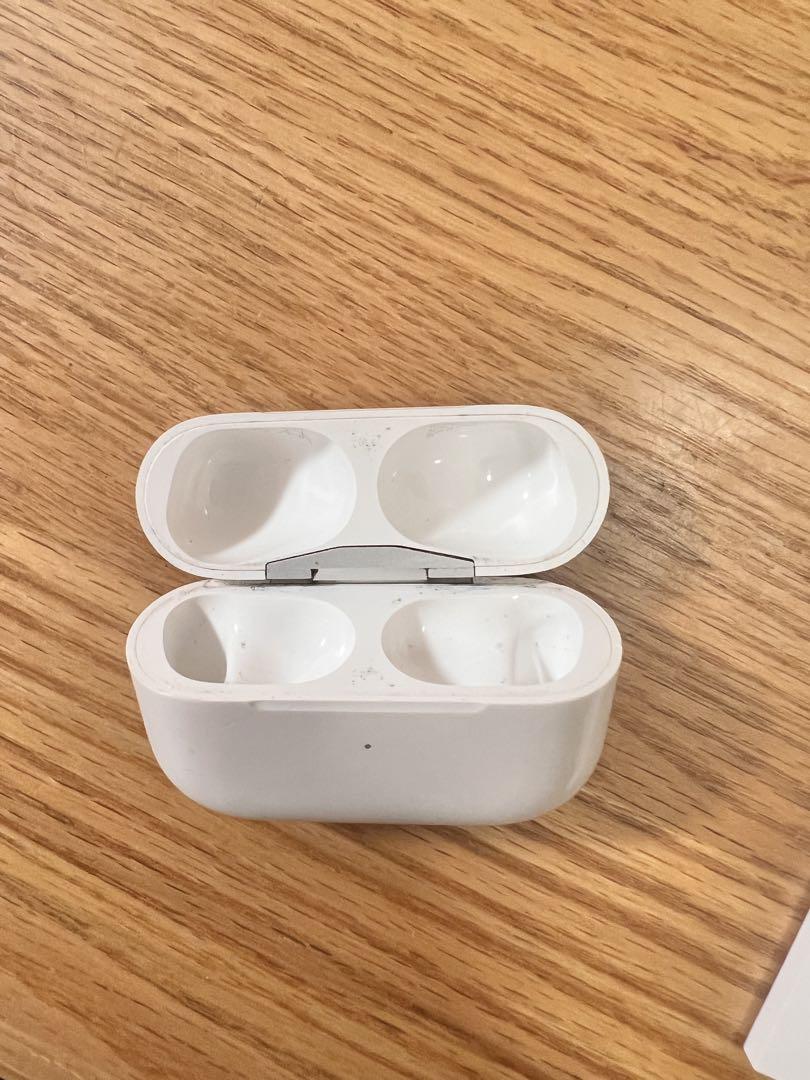 Apple AirPods Pro 箱と新品のSアタッチメント付き
