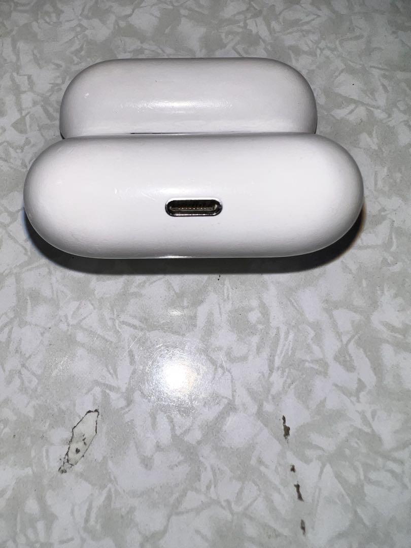 Apple AirPods Pro 箱と新品のSアタッチメント付き