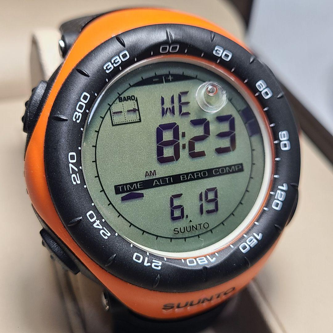 【未使用品】SUUNTO　スント　VECTOR　アウトドア　電池交換済み　腕時計