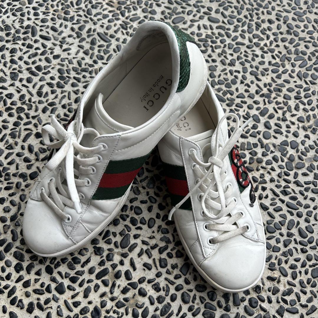 GUCCI ホワイト スニーカー 蛇の刺繍