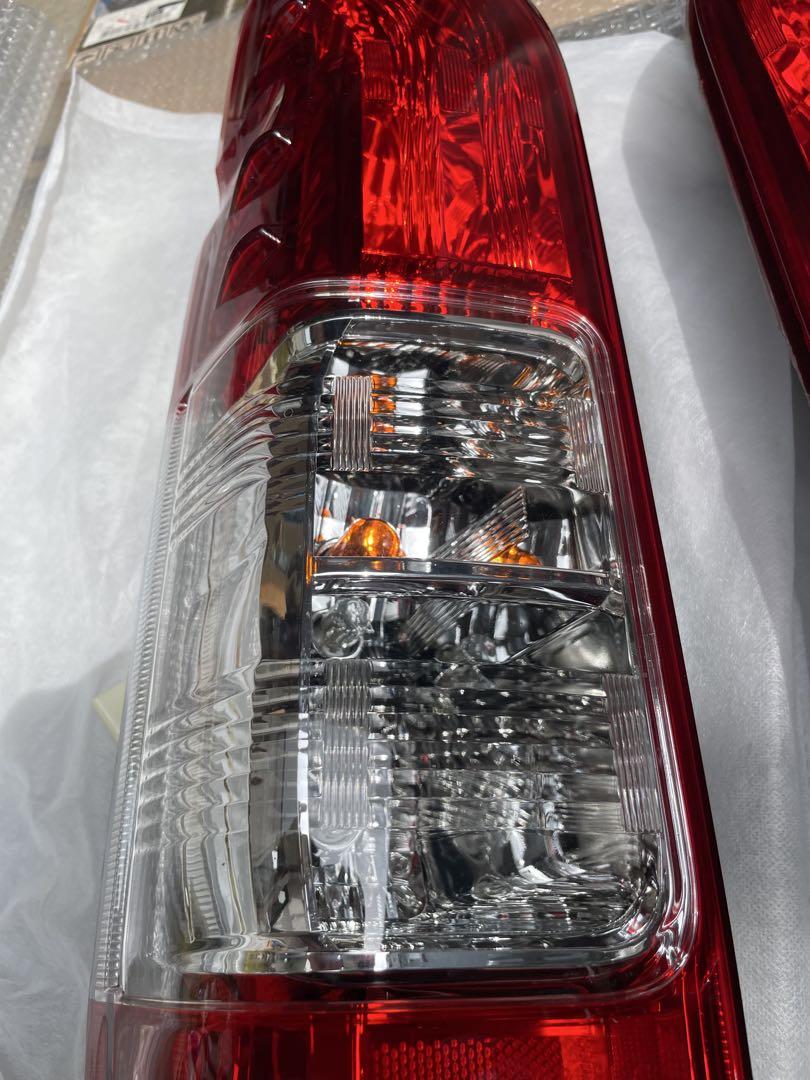 送料込み　超美品　ハイエース　レジアス　テールランプ　4型　純正タイプ　車検対応