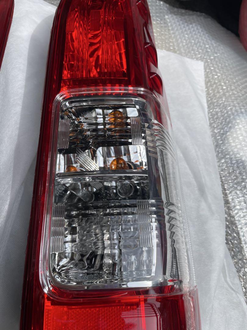送料込み　超美品　ハイエース　レジアス　テールランプ　4型　純正タイプ　車検対応