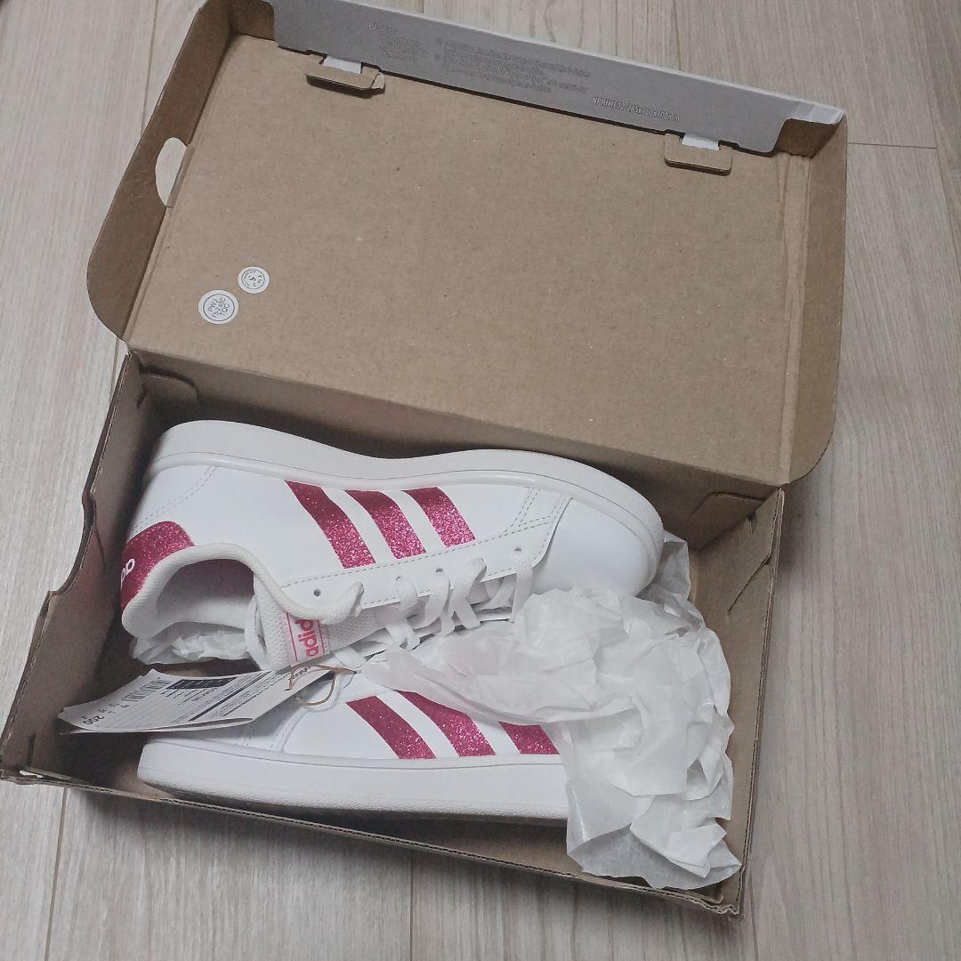 キッズ　adidas GRANDCOURT K スニーカー