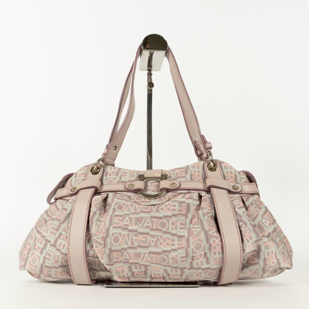 【美品✨】フェラガモ ガンチーニ トートバッグ 総柄キャンバス ピンクベージュ 【美品✨】フェラガモ ガンチーニ トートバッグ 総柄キャンバス ピンクベージュ