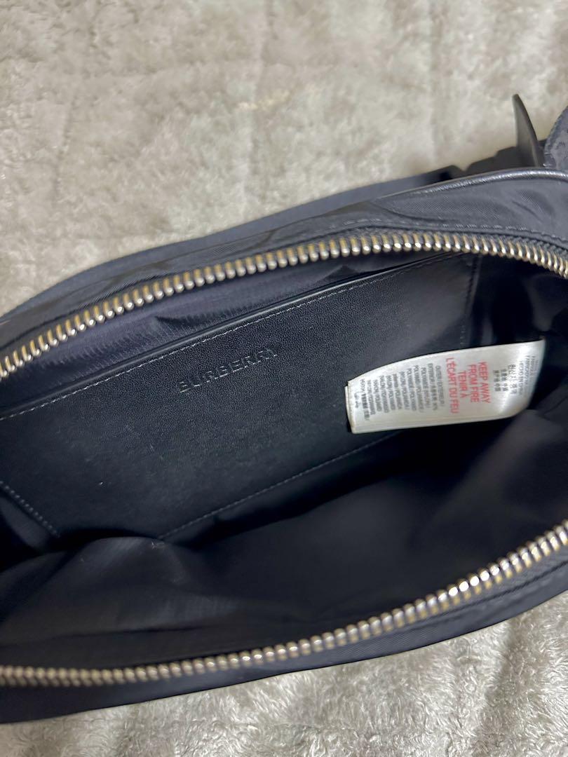 Burberry ナイロン　ショルダーバッグ