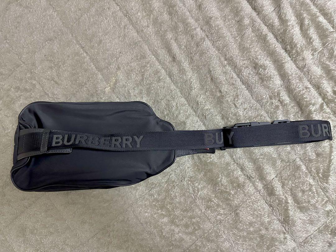 Burberry ナイロン　ショルダーバッグ