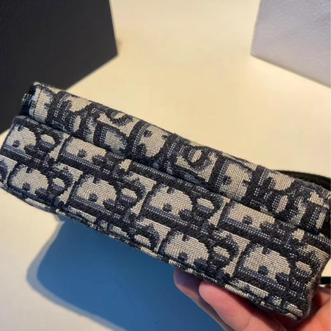 超美品✨ Dior ショルダーバッグ ブラック ベージュ 超美品✨ Dior ショルダーバッグ ブラック ベージュ