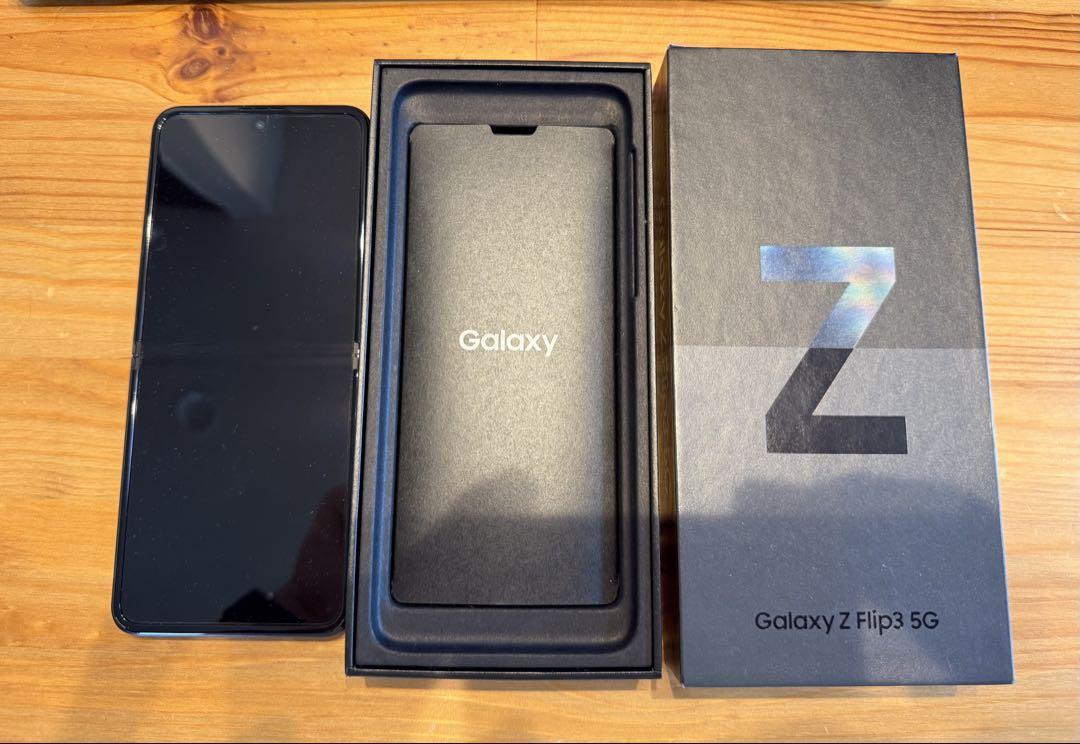 美品 Galaxy Z Flip3 5G 128GB Phantom Black